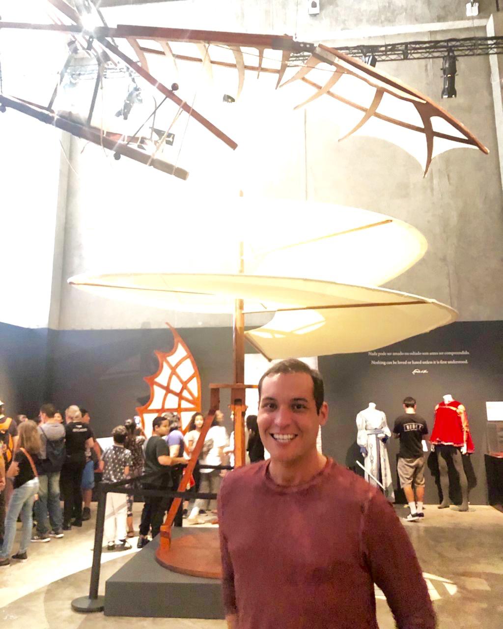 Arquiteto Alencar Júnior visita exposição de Leonardo da Vinci em São Paulo