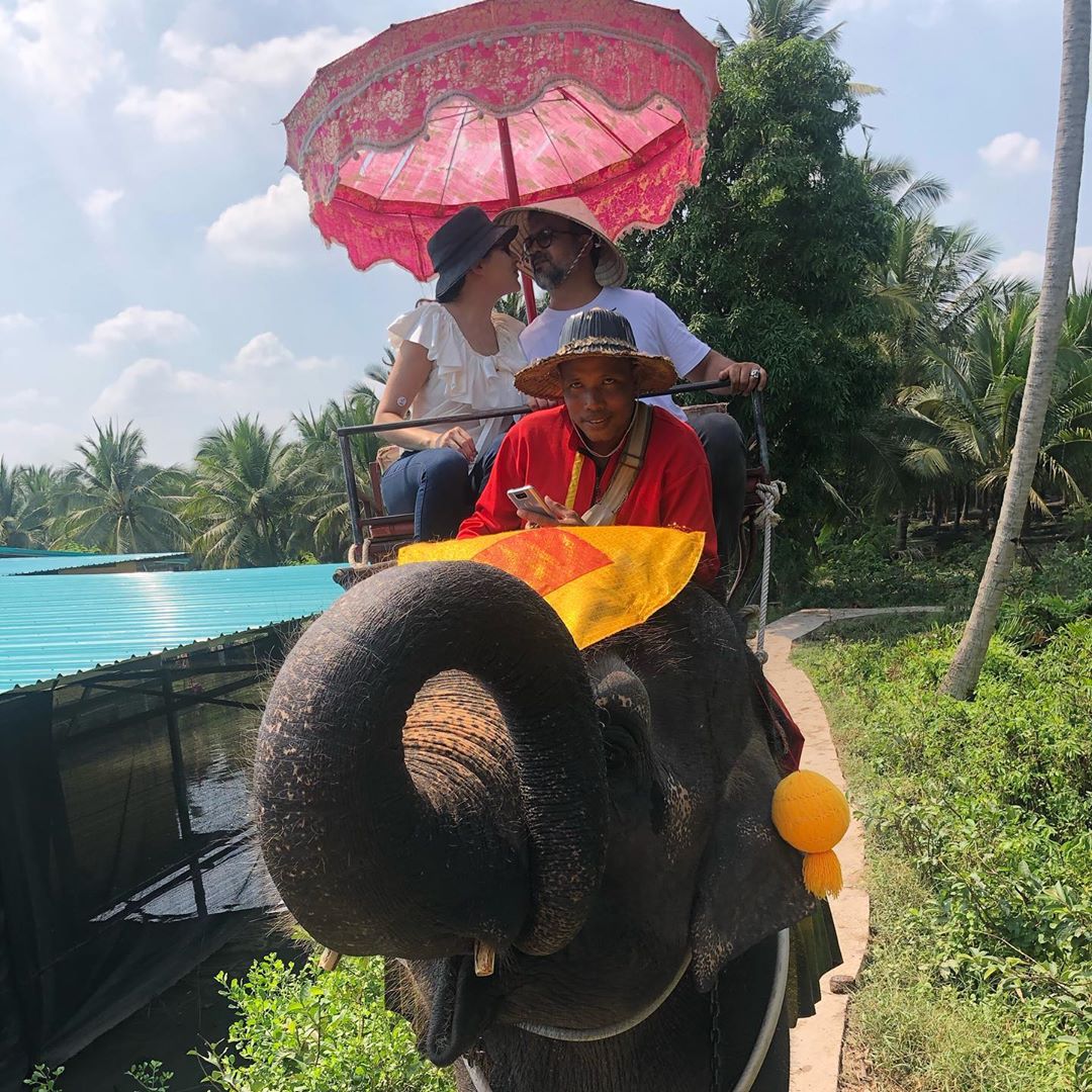 Márcio e Manoela Crisóstomo desbravam Tailândia e fazem passeio de elefante; veja roteiro