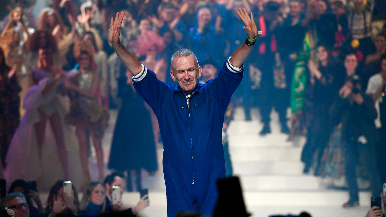 Jean Paul Gaultier se despede das passarelas com super desfile em Paris