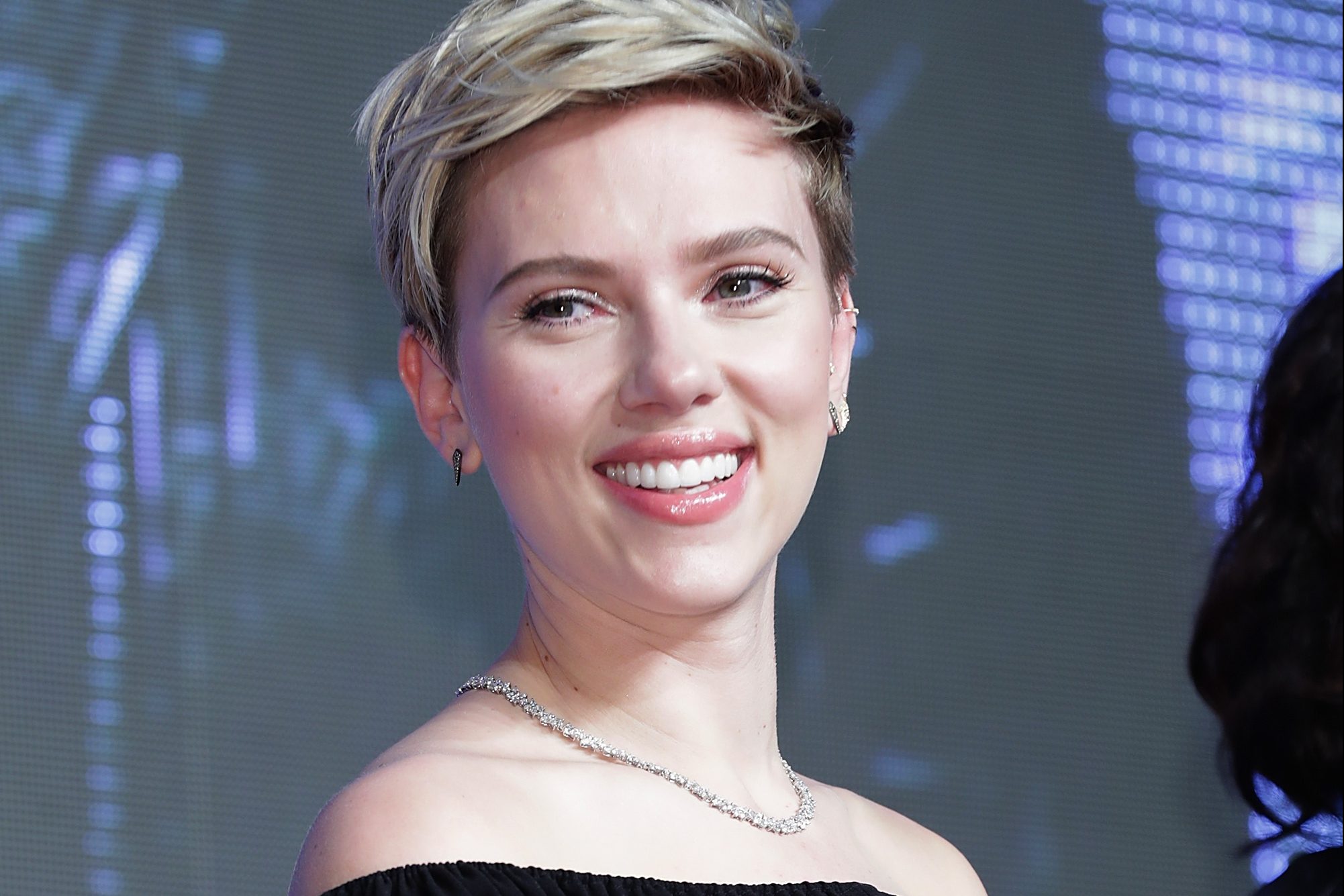 Globo de Ouro 2020 terá menu vegano e Scarlett Johansson e Rami Malek entre os apresentadores; confira mais detalhes