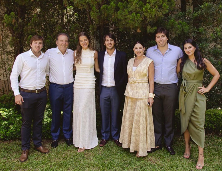 Casamento religioso de Marcella Minelli e Marcelo Menezes reúne famílias dos noivos em São Paulo