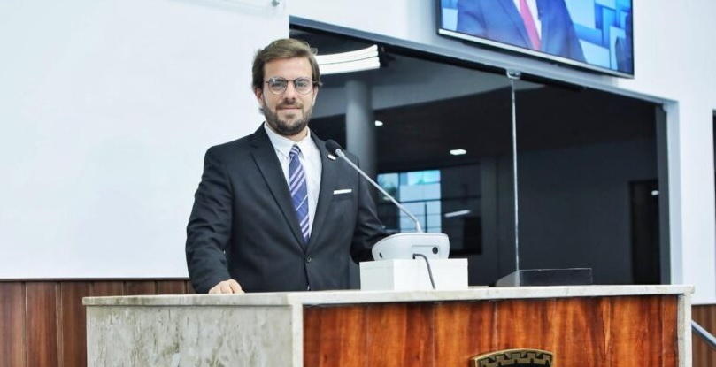 Cláudio Nelson pede exoneração da Prefeitura para disputar vaga na Câmara