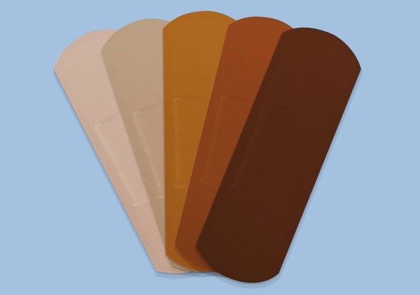 Band-Aid cria curativos com diversas cores de pele
