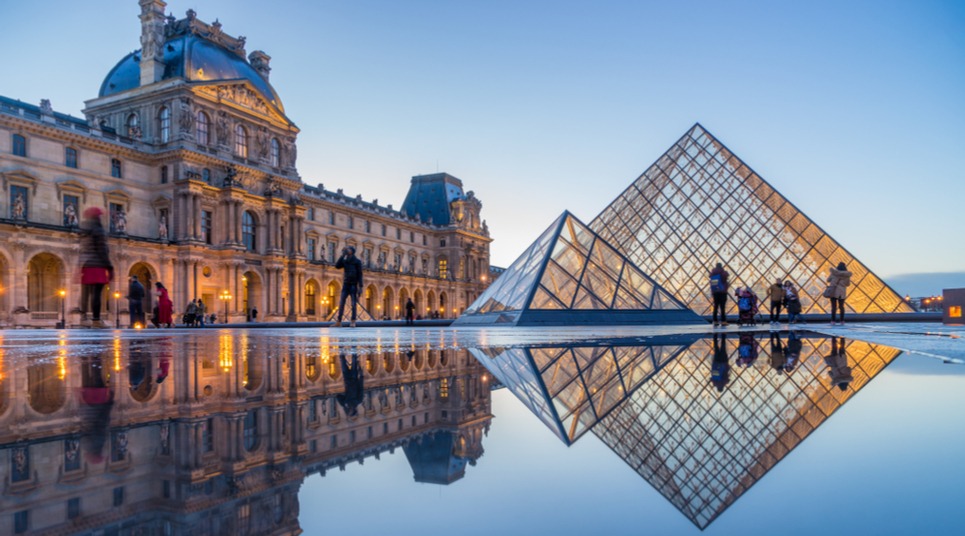 Louvre volta a funcionar com 70% do museu aberto ao público