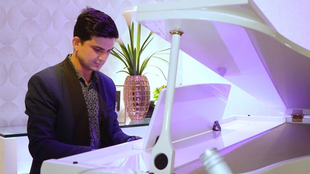 Pianista lança clipe com propósito de impactar a vida das pessoas