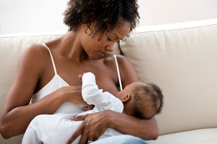 Mãe relata desafios da amamentação: ‘Colocava meu filho no peito e ele não sugava’