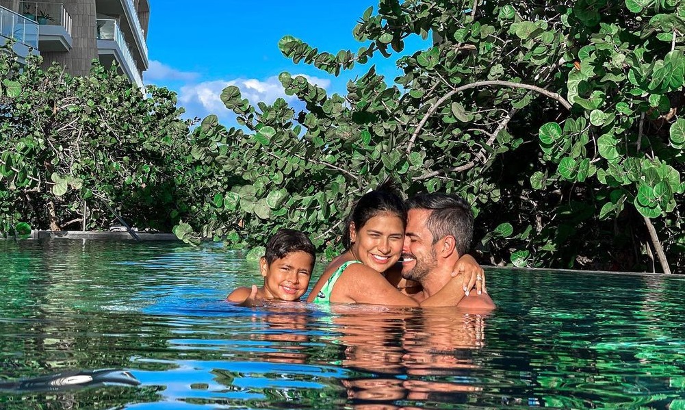 Simone curte férias em Cancún com a família