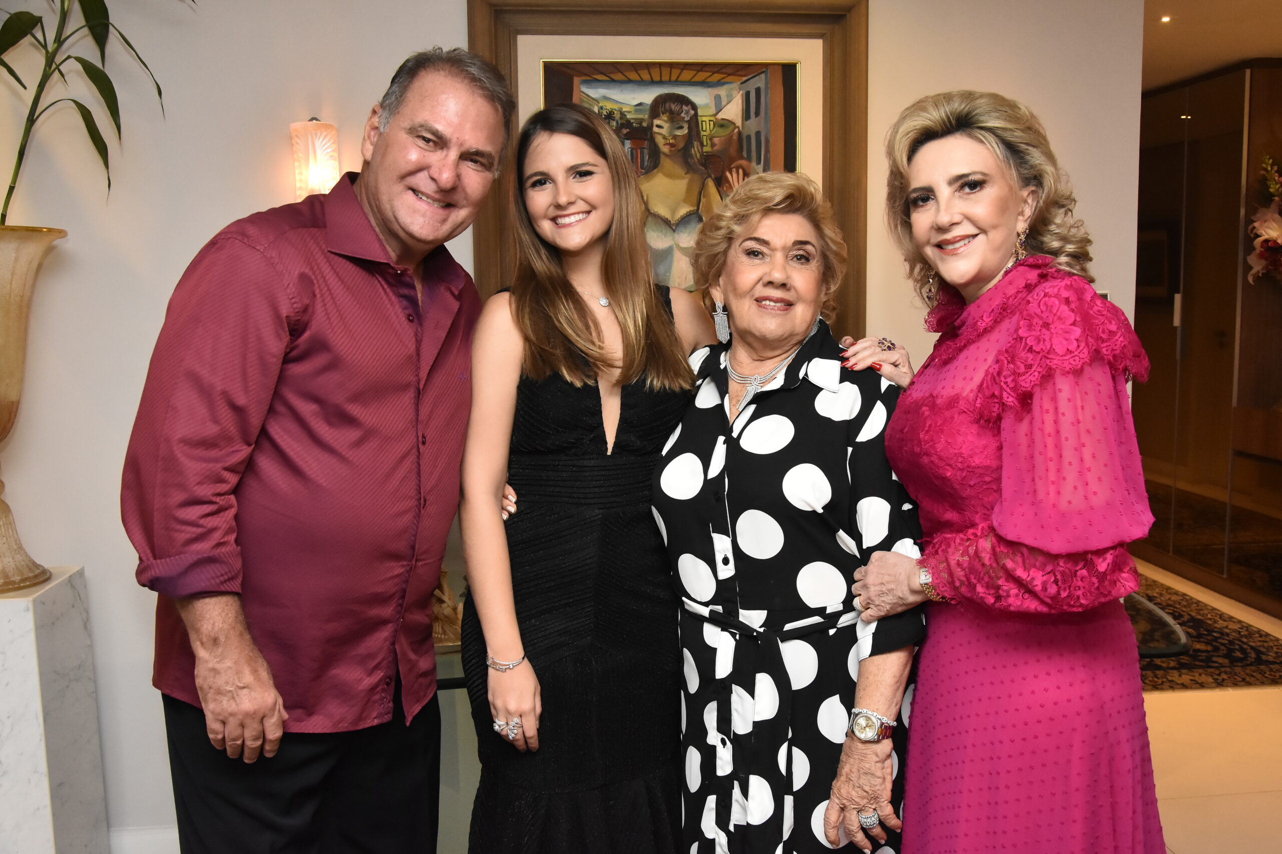 Gabriela da Escóssia comemora 18 anos em jantar especial com a família