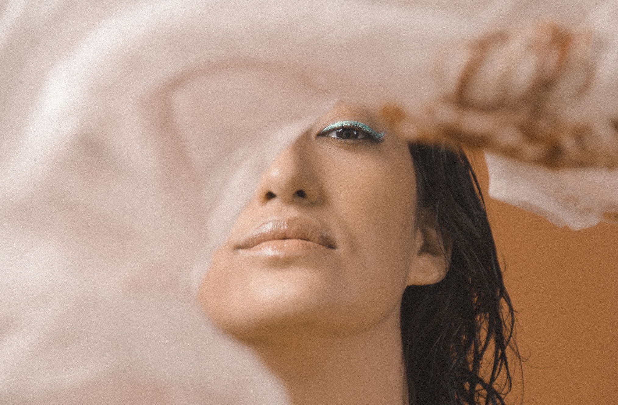 Clara Dourado lança single ‘Mantra do Mar’; música marca início de projeto musical