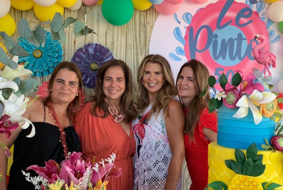 Alexandra Pinto celebra 50 anos de vida com amigas em Trairi
