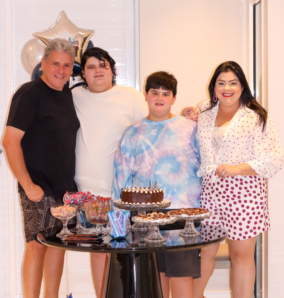 Família reunida: Viviane Almada, Tobias Barreto, João Marcelo e Zenilo (Foto: Arquivo pessoal)