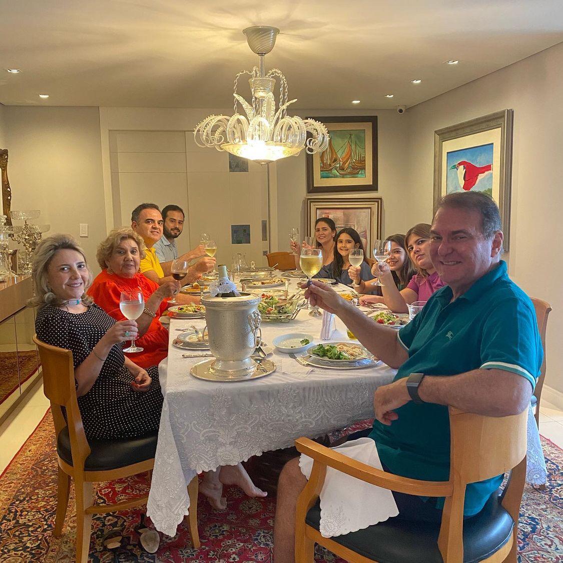 Jório da Escóssia celebra recuperação em família