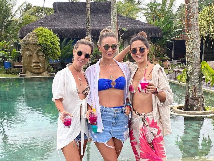 Lara Romcy curte miniférias em Trancoso com as amigas