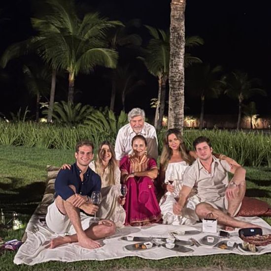 Patrícia, Amarílio, Ravi, Bruna, Omar e Fernanda em hotel de luxo na praia do Preá (Foto: Arquivo pessoal)