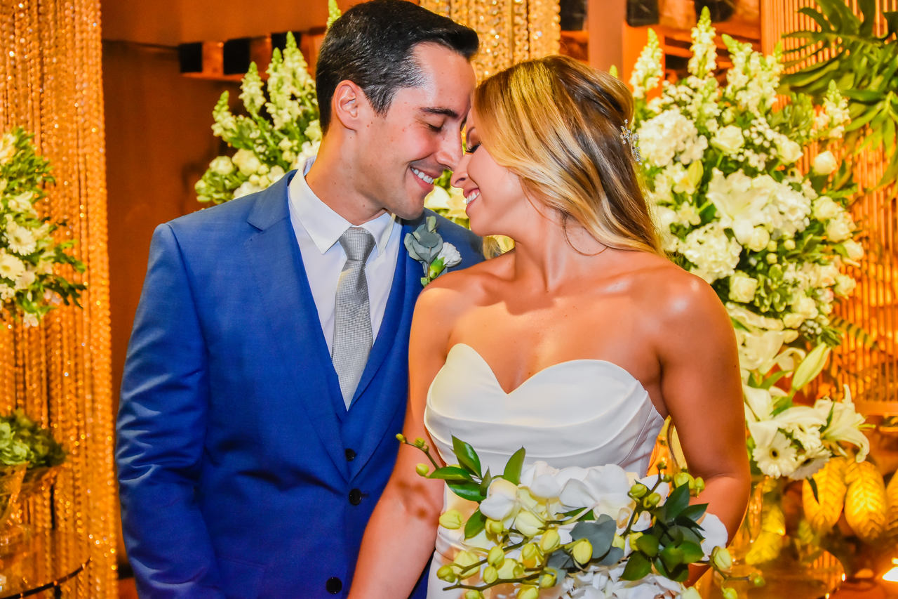 Lígia Bulcão e Bruno Nogueira casam em fim da tarde com clima romântico