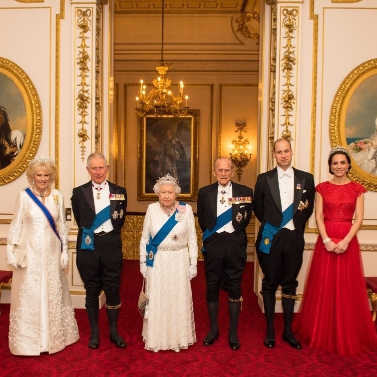 Esposa do príncipe Charles ganha destaque após afastamento da Rainha Elizabeth