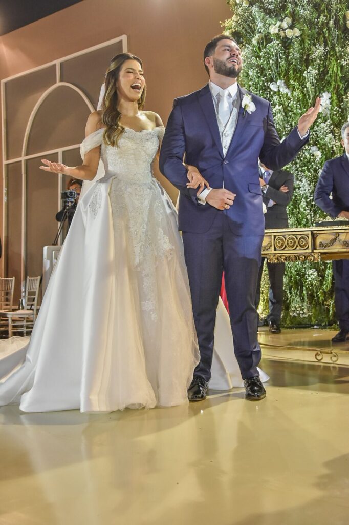 Casamento do Pastor Samuel Vagner e Pastora Thayse Portella. Ela canta