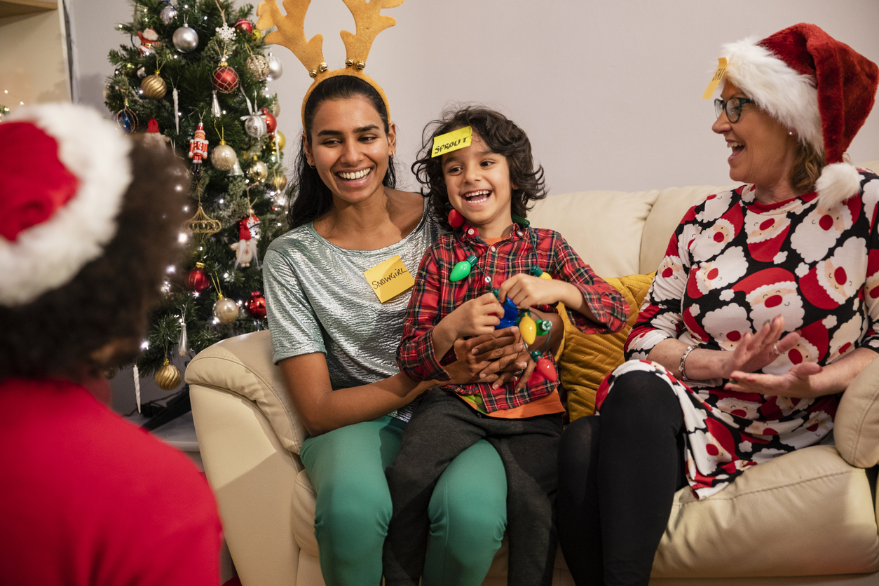 Conheça 5 brincadeiras divertidas para fazer com a família no Natal