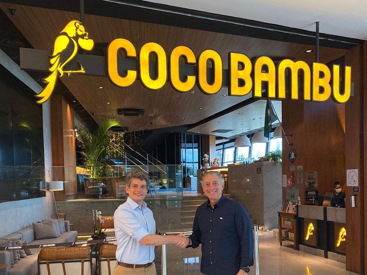 Afrânio Barreira, sócio fundador dos restaurantes Coco Bambu, e Fabrício Cavalcante, CEO da JCC (Foto: Divulgação)