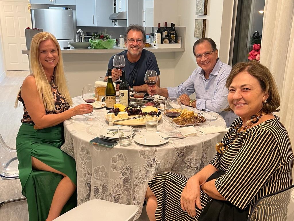 Ana e Beto Studart encontram Glice e Ronaldo Parente em Miami