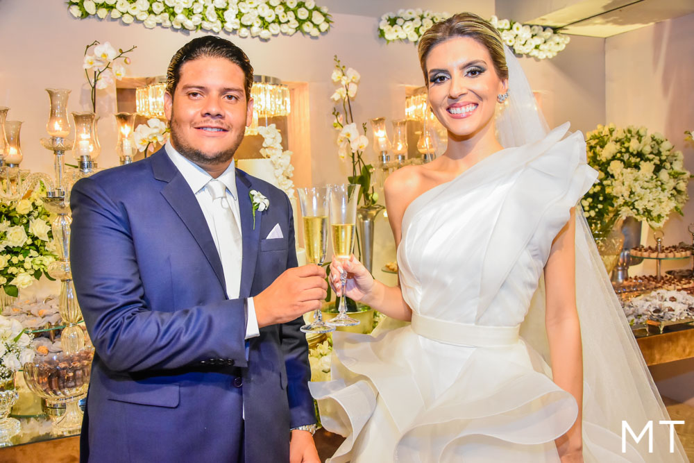 Nathália Abrantes e Pedro Paulo Vale casam em cerimônia na Igreja do Líbano