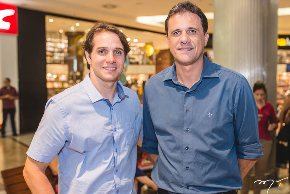 Wellington Oliveira (à dir., na foto com Benjamin Oliveira) projeta um crescimento de até 25% nas vendas durante o Dia das Mães no Iguatemi Bosque. (Foto: Arquivo MT))