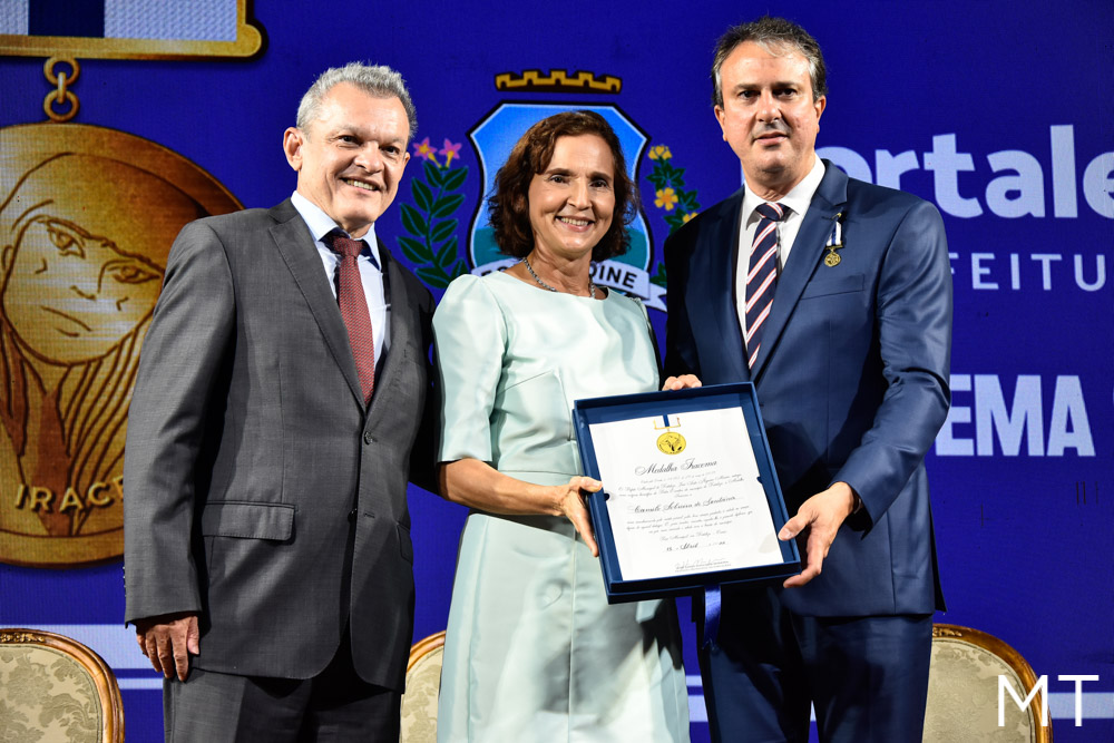 Medalha Iracema é entregue aos homenageados no aniversário de 296 anos de Fortaleza