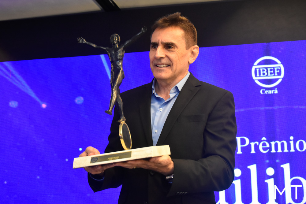 Presidente do Grupo 3Corações recebe Prêmio Equilibrista durante Conef 2022