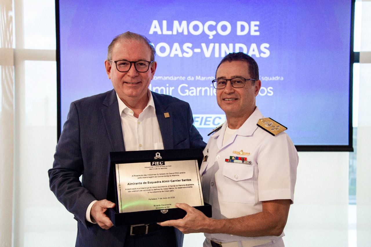 Comandante da Marinha é recebido pelo presidente da Fiec em Fortaleza