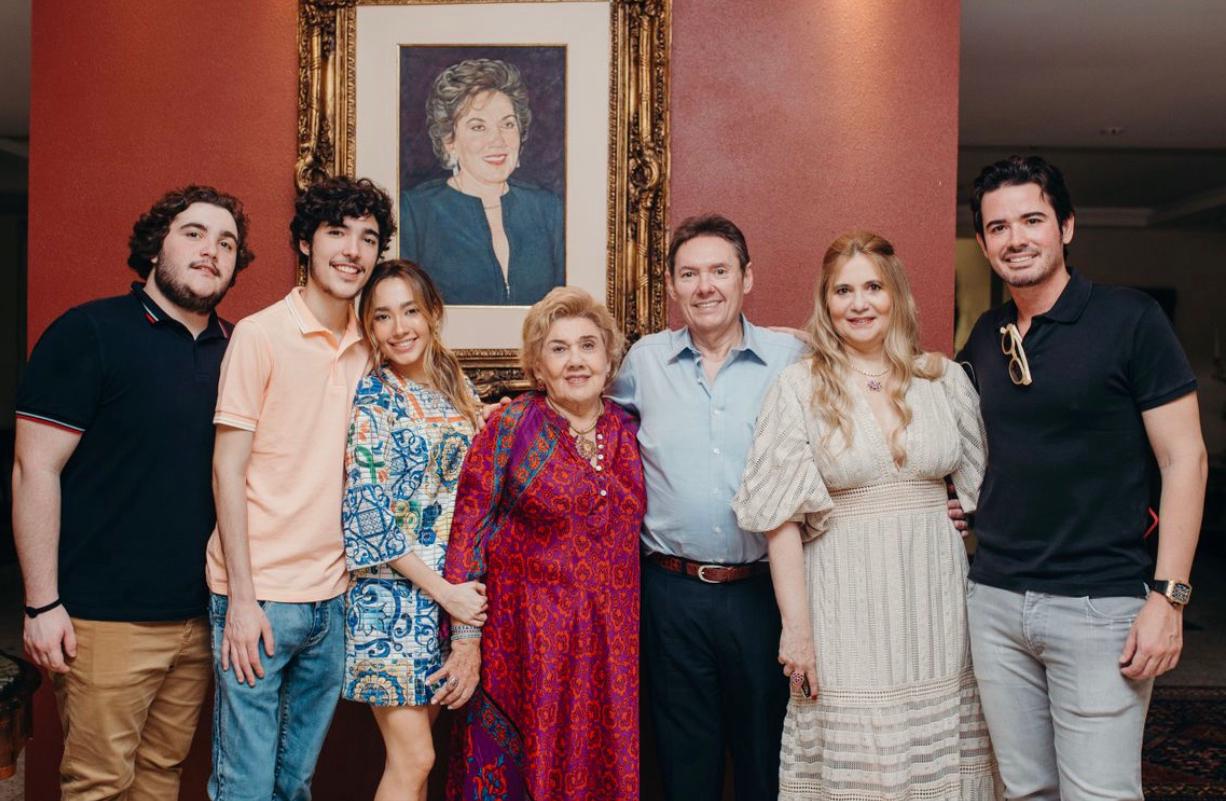Lissa, Luca e Luciano Dias Branco comemoram aniversário com brunch em família