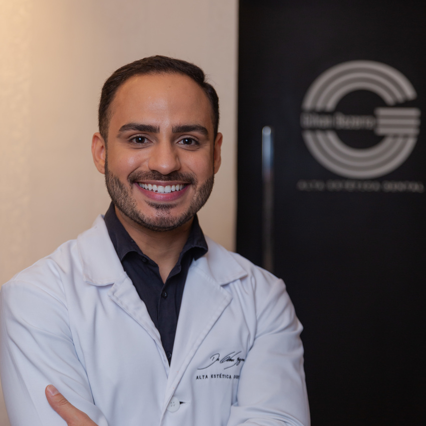 Dr. Gilvan Bezerra explica o diferencial das lentes de contatos dentais feitas artesanalmente
