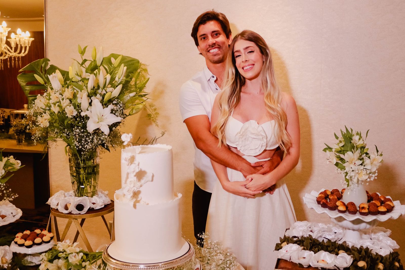 Maria Clara Boris e Filipe Holanda celebram noivado em família
