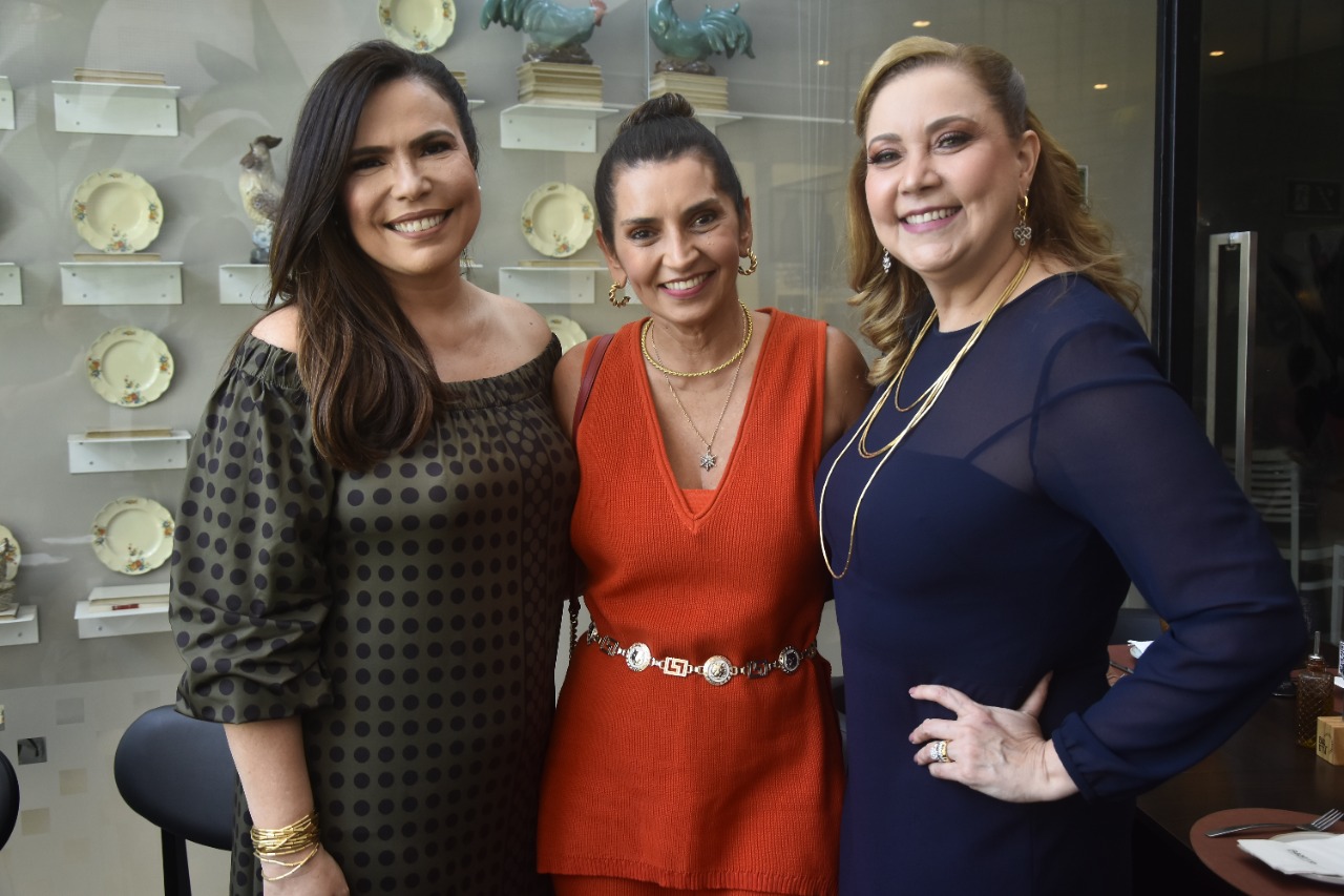 Andréa Delfino e Andréa Rios celebram aniversário em festa dupla com amigas
