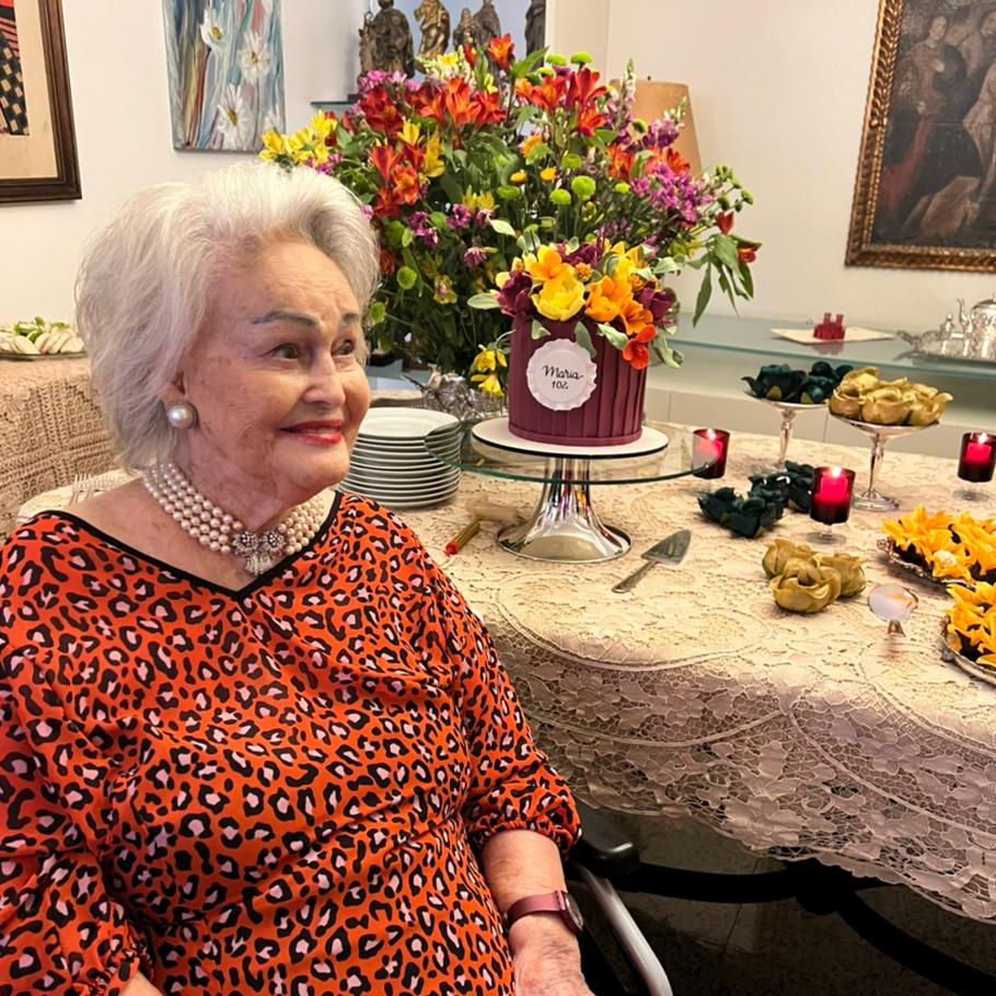 Maria Fiuza celebra 102 anos com missa e concerto de piano