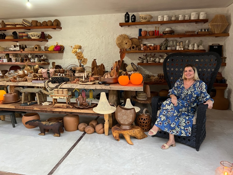 Cris Cavalcante abre loja de artesanato  em Moitas