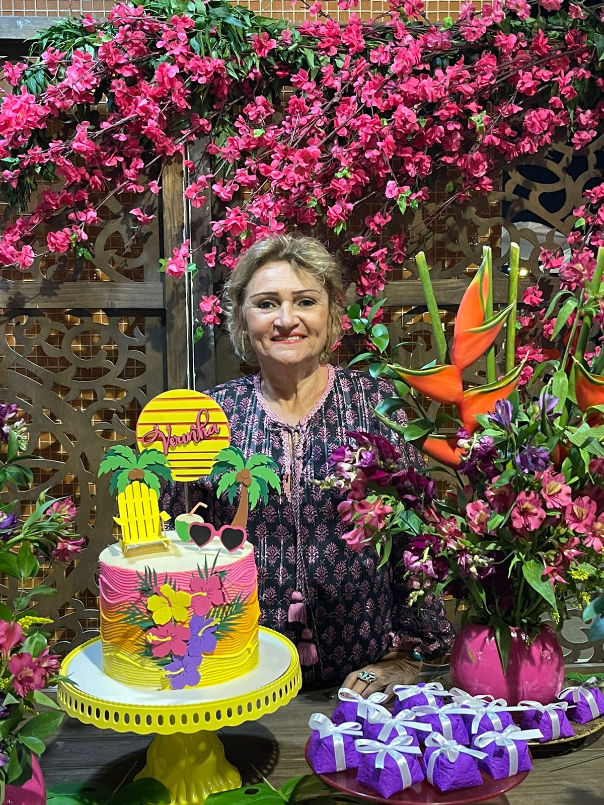 Vera Costa celebra aniversário entre amigas