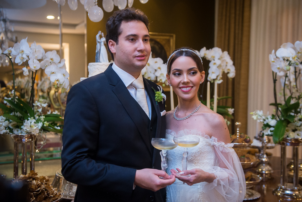 Natasha Dias Branco e André Rangel selam união com cerimônia intimista