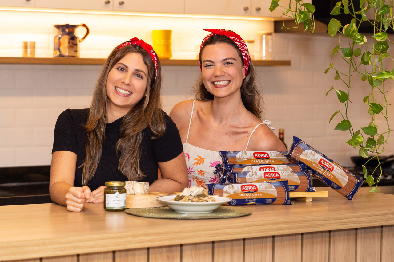 Cibele Figueiredo e Camila Macedo ensinam receita de spaghetti com cogumelos