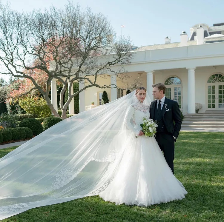 Veja as fotos do casamento da neta de Joe Biden