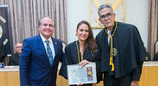Manoela Queiroz Bacelar toma posse na Academia Cearense de Literatura e Jornalismo