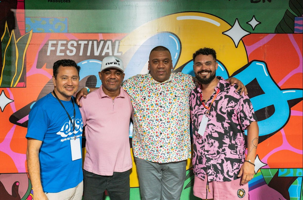 Preto Zezé e Francisco Wilton dos Santos, da Cufa, curtem shows do Festival Elos