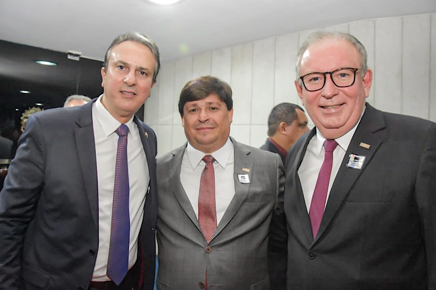 Ricardo Cavalcante prestigia posse do senador Camilo Santana em Brasília