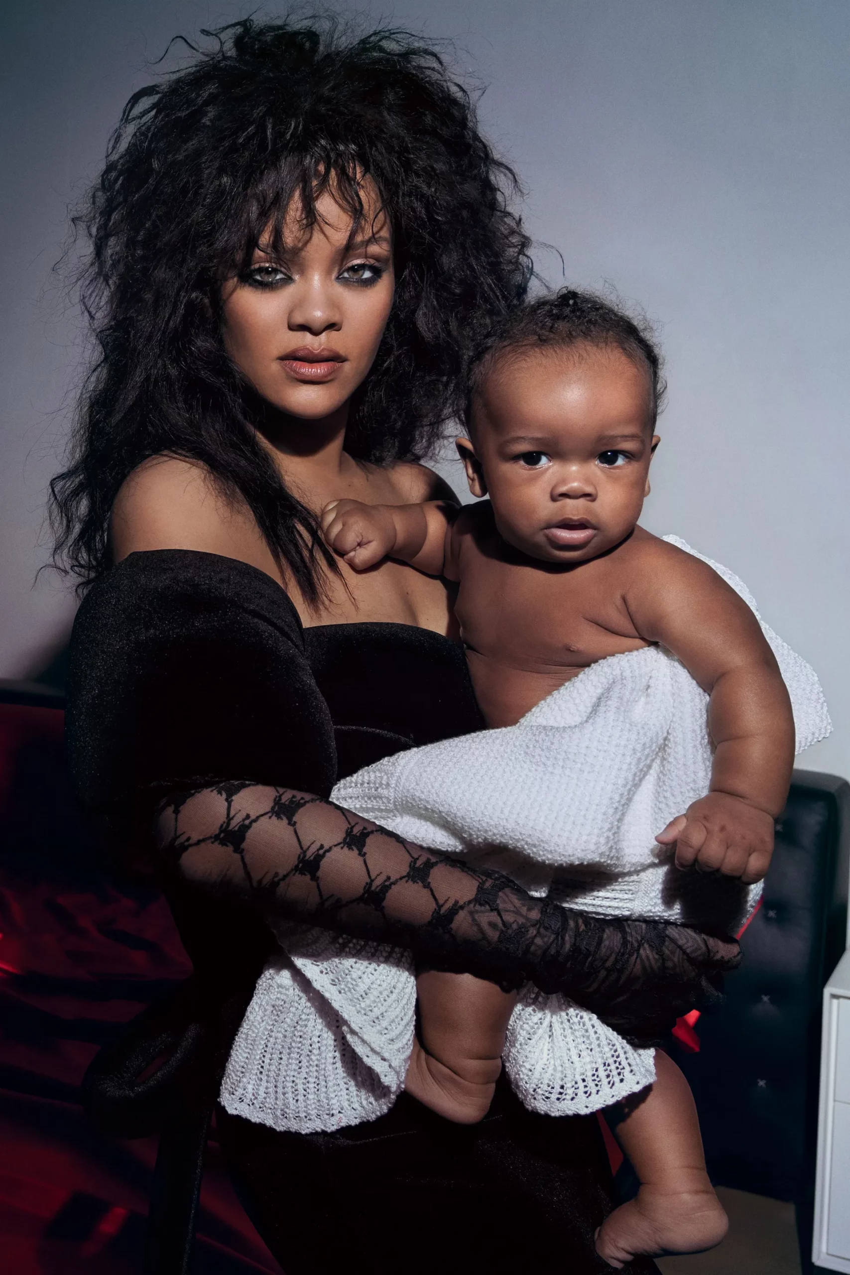 Rihanna estampa capa da Vogue Britânica e releva quando retomará carreira musical