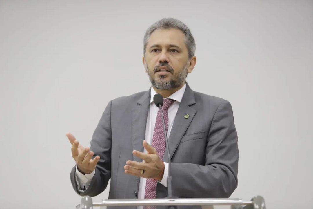 Solenidade para anúncio de novas escolas tem presença do governador Elmano de Freitas