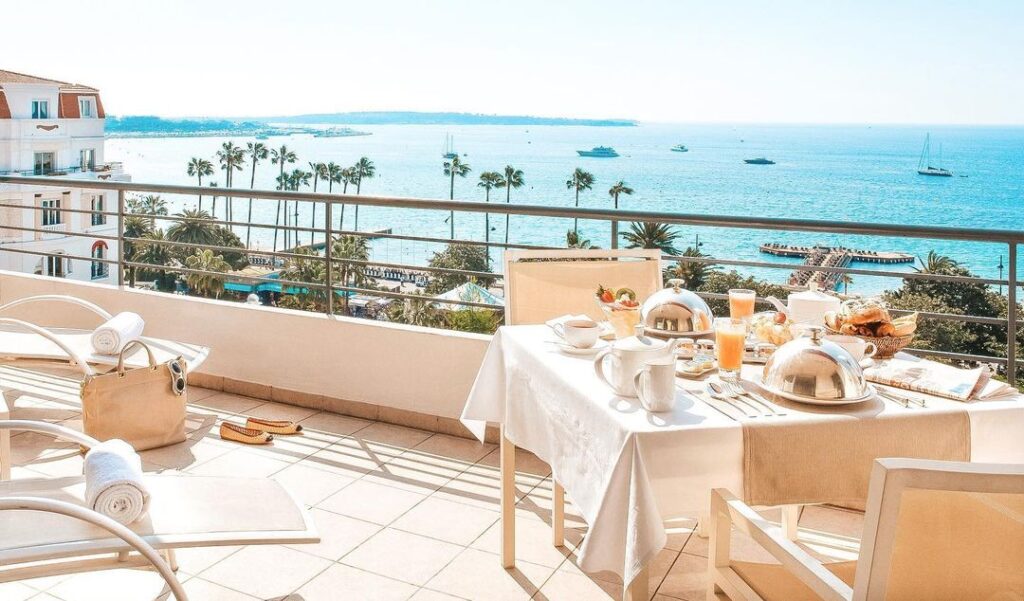 Hôtel Barrière Le Majestic Cannes oferece experiência luxuosa na França