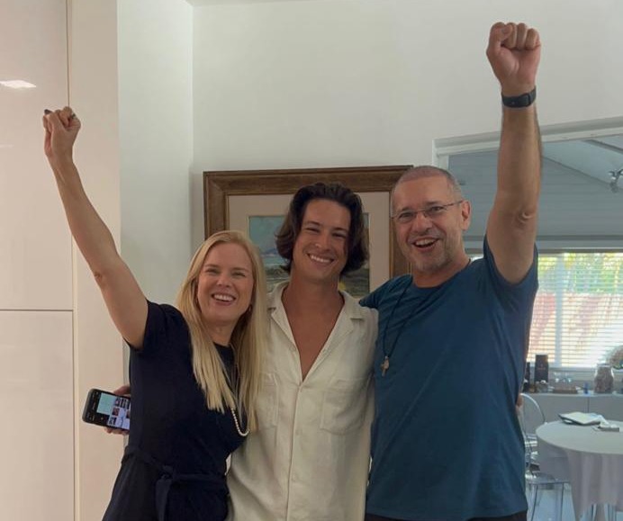 Gliece e Ronaldo Parente comemoram residência medica do filho