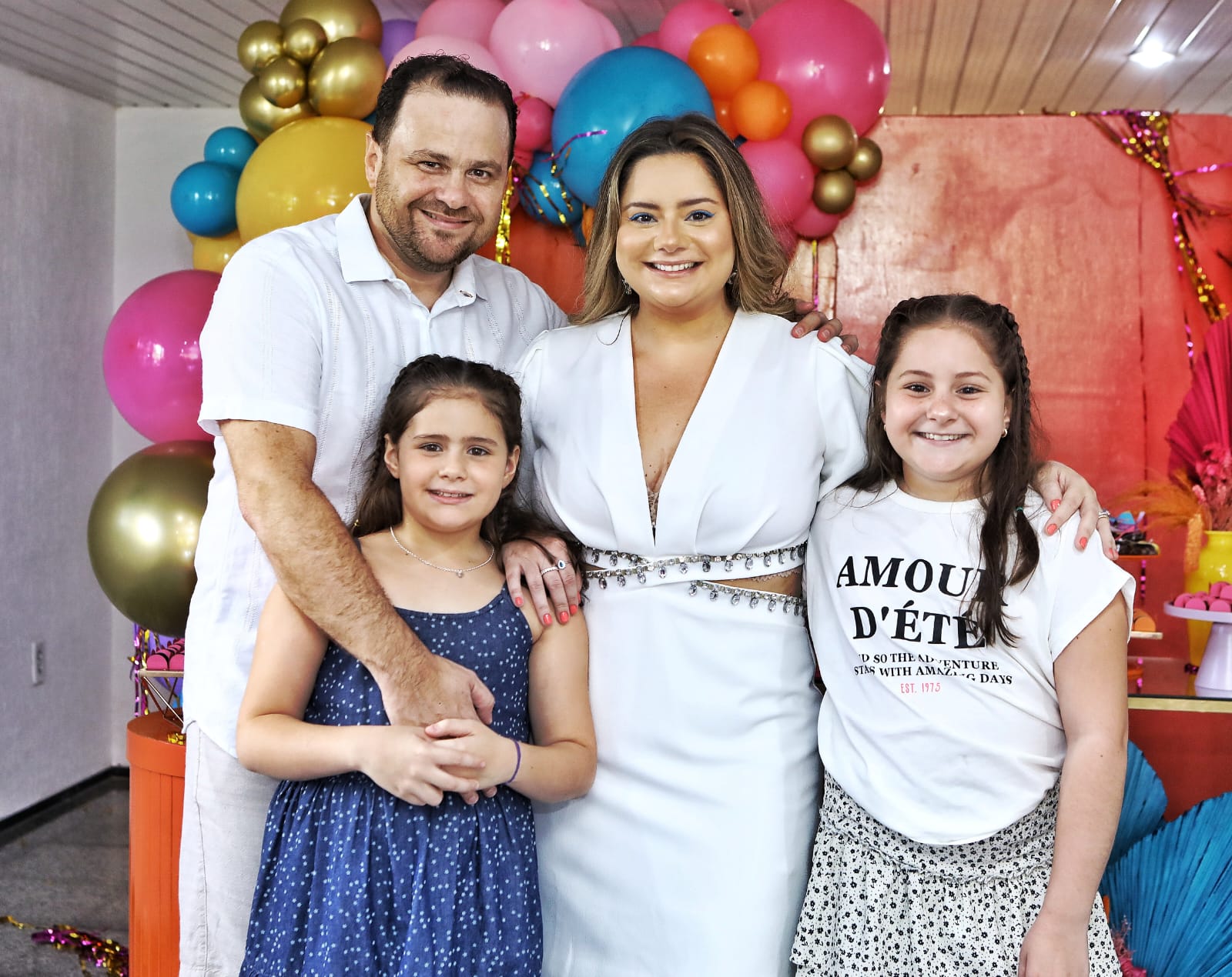 Karla Rodrigues reúne familiares e amigos para comemorar aniversário