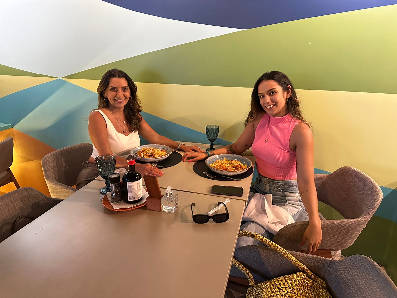 Márcia e Talita Travessoni participam de almoço especial promovido pelo Ponza Frutos do Mar
