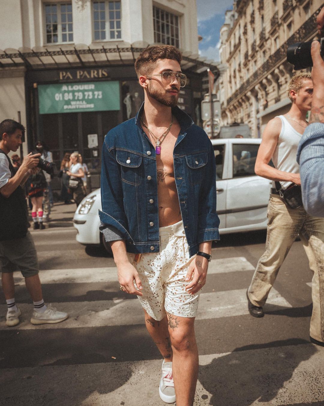 João Guilherme brilha na Semana de Moda de Paris: veja todos os looks do ator