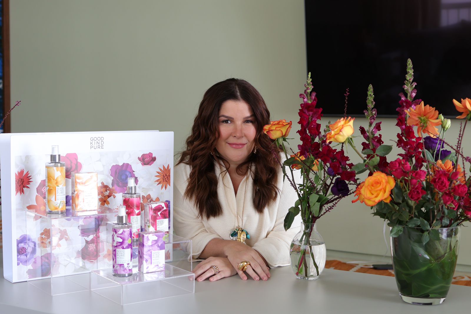 Ju Ferraz abre sua casa e apresenta perfume vegano em parceria com Good.Kind.Pure